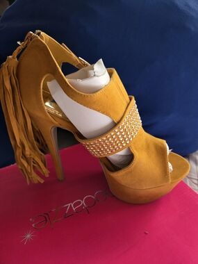 Shoe Dazzle Mustard Suede Fringe Platform Sandals with Studded Strap